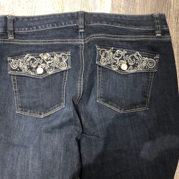 White House Black Market bootcut jeans - Picture 3 of 3